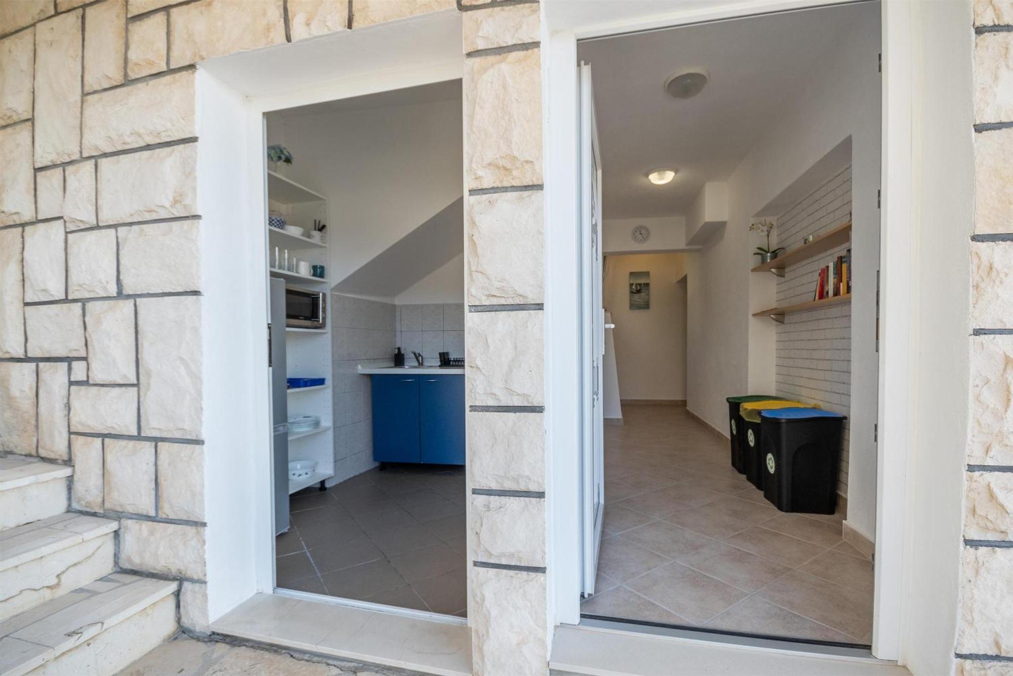 Apartments Ivan - With Parking Omis Ngoại thất bức ảnh